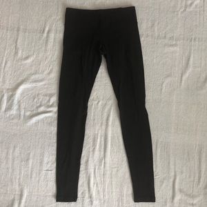Black size 6 lululemon yoga pants
